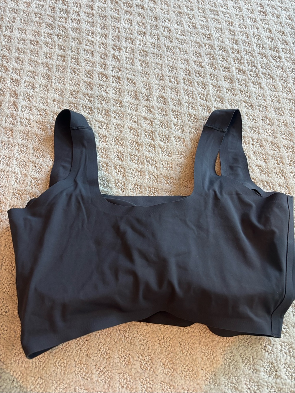 SKIMS black square neck seamless molded-cup wireless bra with wide straps. - Picture 3 of 5